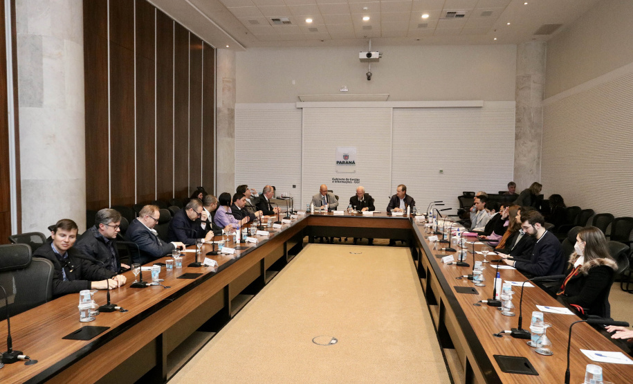 Invest Paraná assina convênios com universidades para pesquisas dentro do VRS