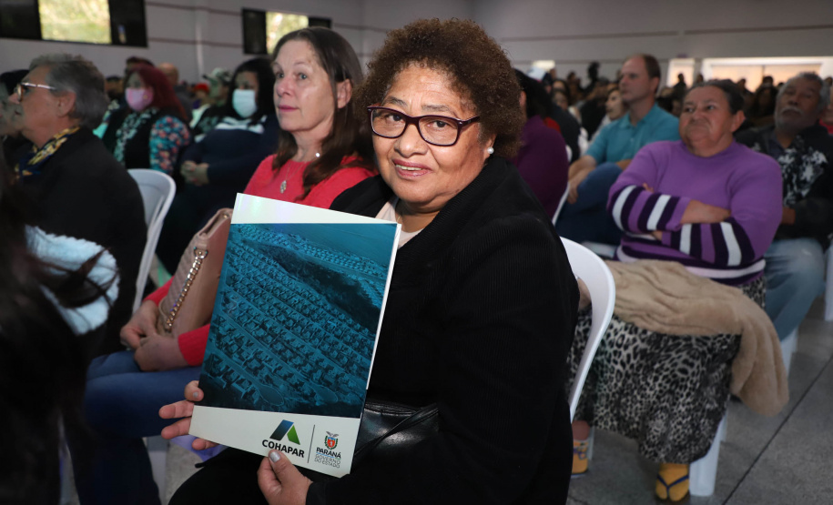 Programa de regularização de casas garante reconhecimento a 16 mil famílias paranaenses