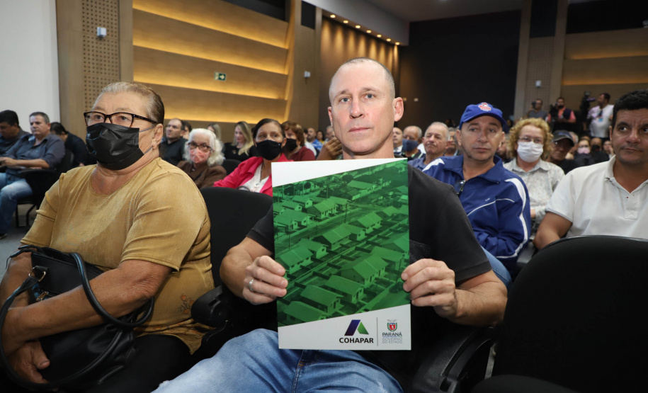 Programa de regularização de casas garante reconhecimento a 16 mil famílias paranaenses