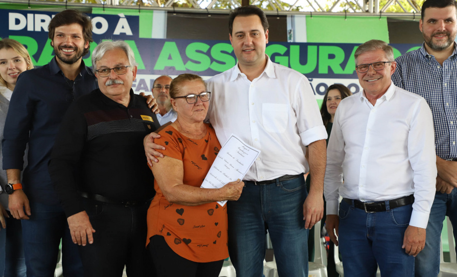 Programa de regularização de casas garante reconhecimento a 16 mil famílias paranaenses