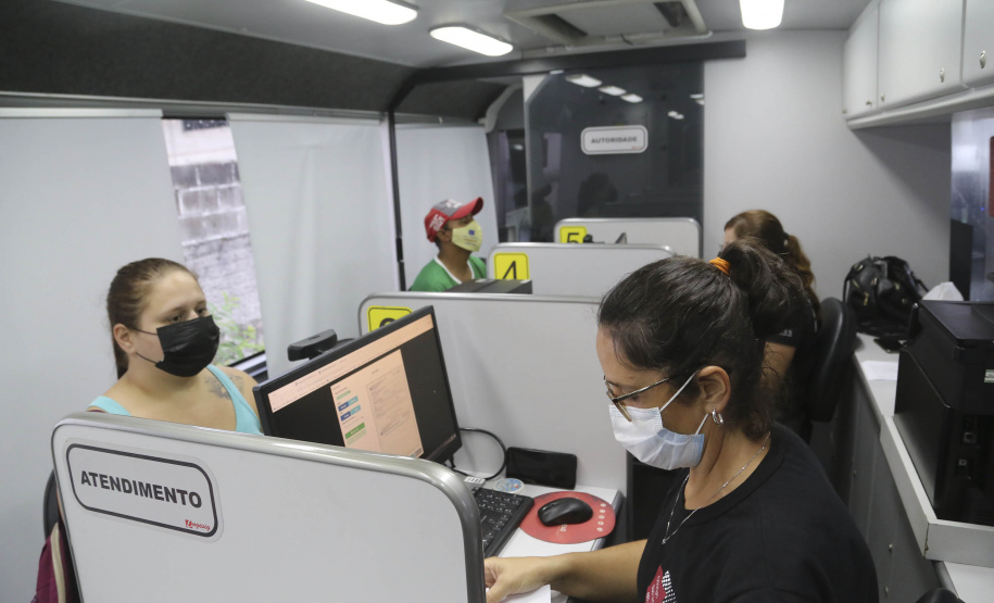 PCPR reforça equipe e produz 2,8 mil carteiras de identidade em Foz do Iguaçu e Maringá