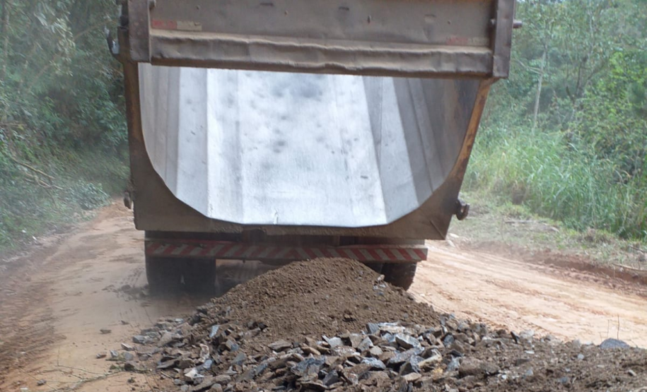 Rodovia de Doutor Ulysses recebe serviços de conservação