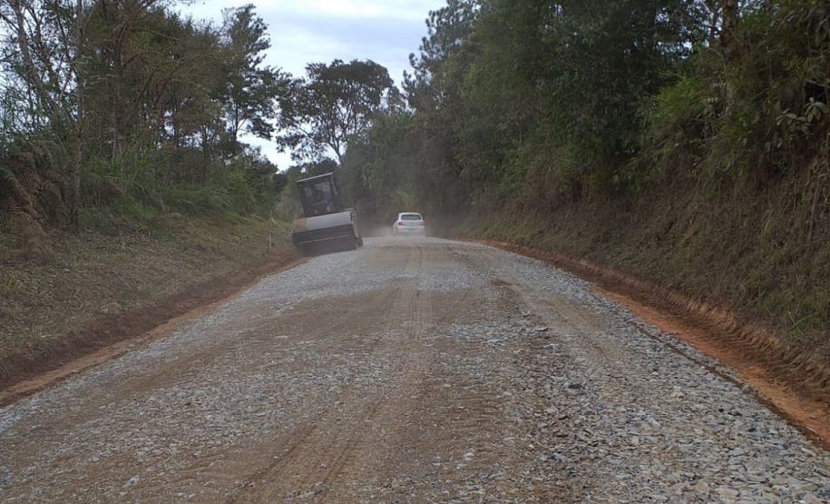 Rodovia de Doutor Ulysses recebe serviços de conservação