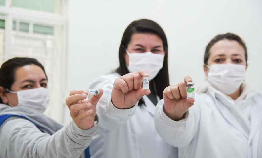 Dia D de Vacinação ajuda paranaenses a atualizar proteção nos 399 municípios -