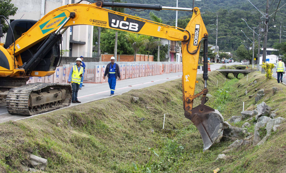 Máquinas começam a operar em obras de macrodrenagem em Matinhos