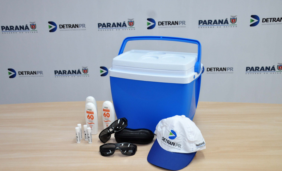 Detran-PR distribui kits para vistoriadores e examinadores