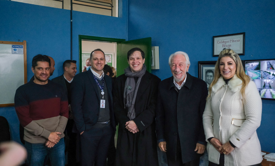 Mais de mil kits com TV e computador são entregues a escolas Região Metropolitana de Curitiba
