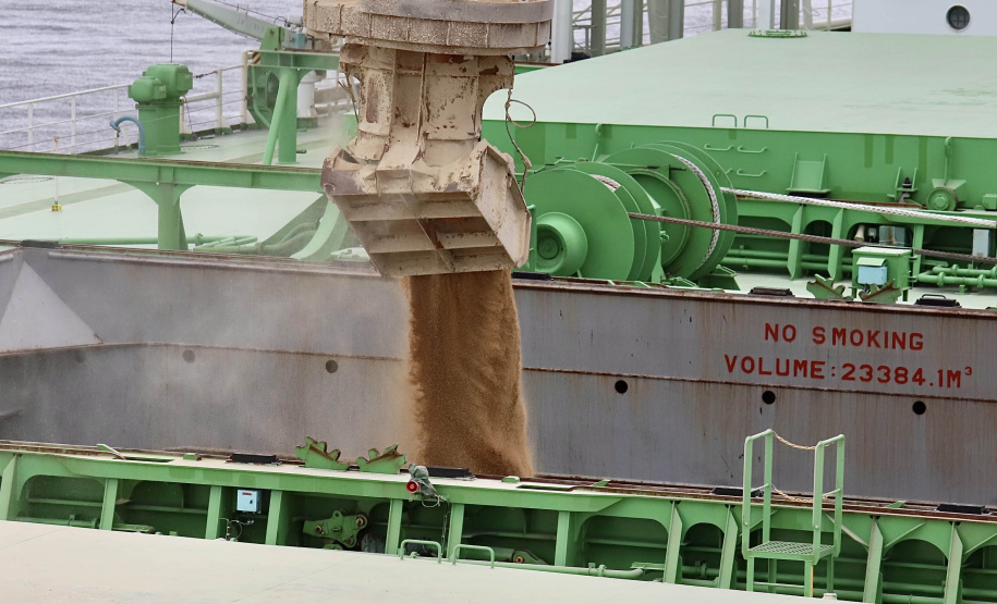 Portos do Paraná têm alta de 14% na descarga de fertilizantes -