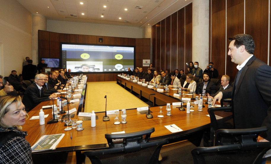 ESG - Governo do Estado do Paraná, criou o primeiro comitê público-privado sobre ESG do País,  que uniu a iniciativa privada e o poder público para promover, de forma concreta, a sustentabilidade.