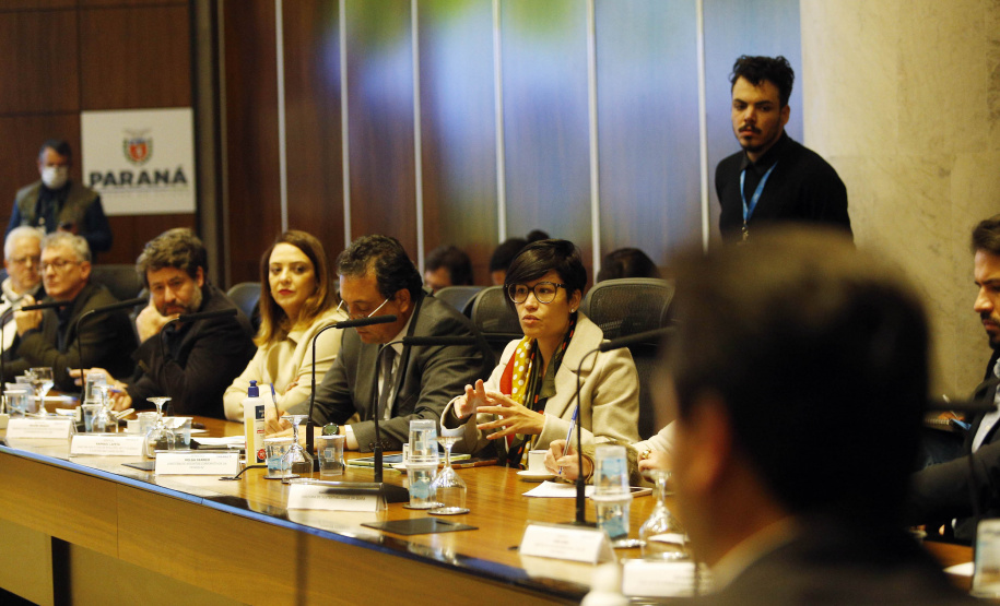 ESG - Governo do Estado do Paraná, criou o primeiro comitê público-privado sobre ESG do País,  que uniu a iniciativa privada e o poder público para promover, de forma concreta, a sustentabilidade.