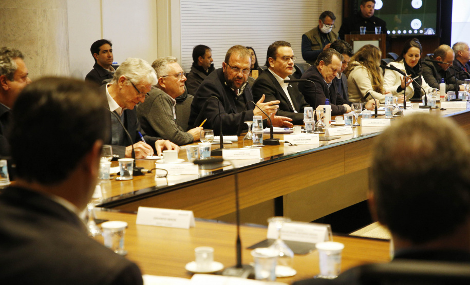 ESG - Governo do Estado do Paraná, criou o primeiro comitê público-privado sobre ESG do País,  que uniu a iniciativa privada e o poder público para promover, de forma concreta, a sustentabilidade.