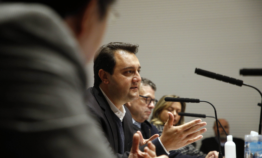 ESG - Governo do Estado do Paraná, criou o primeiro comitê público-privado sobre ESG do País,  que uniu a iniciativa privada e o poder público para promover, de forma concreta, a sustentabilidade.