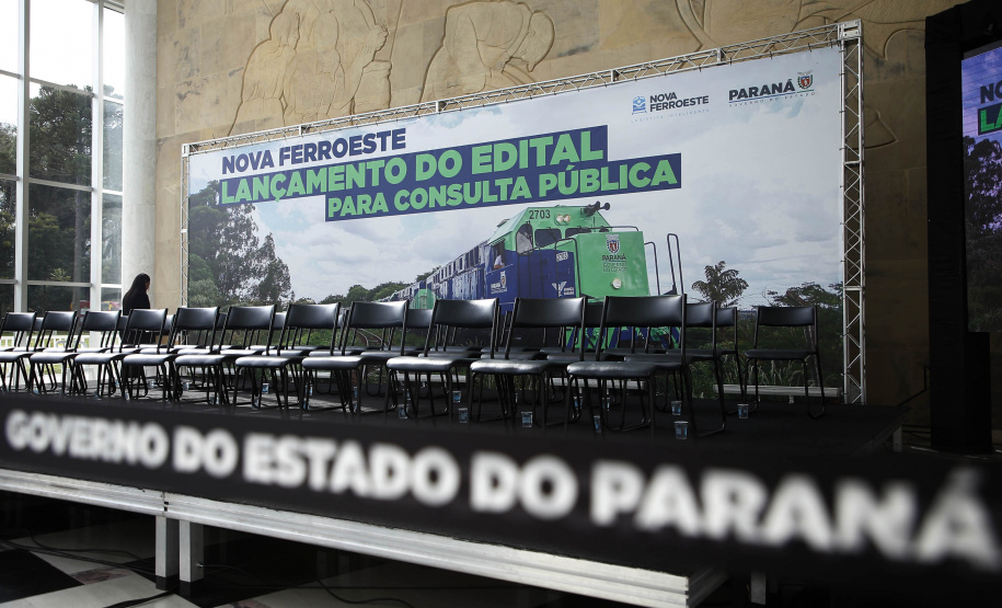 O Governo do Estado lançou no Palácio Iguaçu, o edital de leilão da Nova Ferroeste.