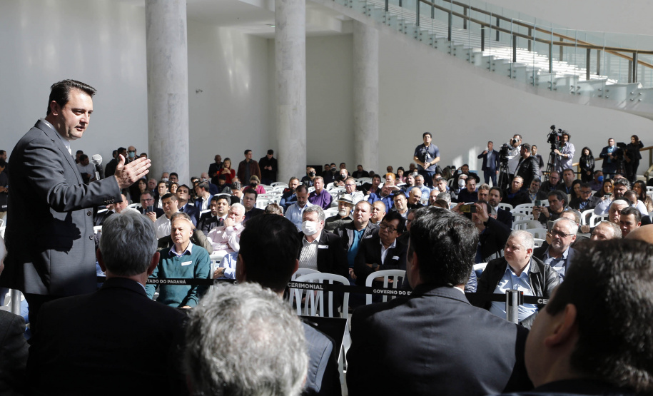 O Governo do Estado lançou no Palácio Iguaçu, o edital de leilão da Nova Ferroeste.