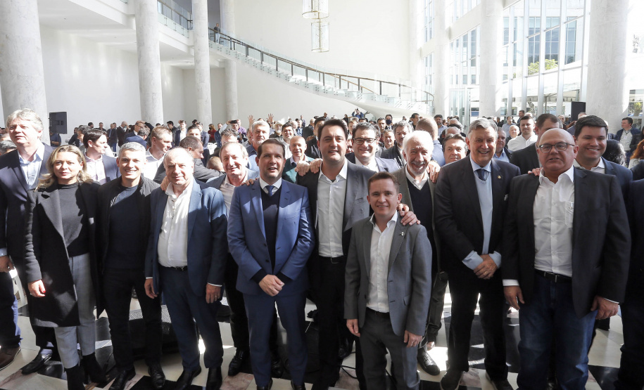 O Governo do Estado lançou no Palácio Iguaçu, o edital de leilão da Nova Ferroeste.