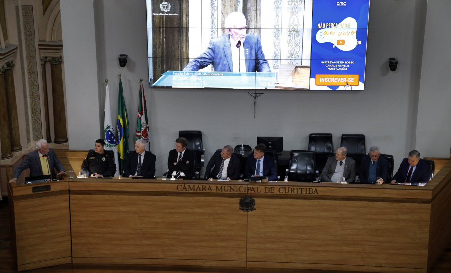 Empresário Carlos Beal, proprietário da rede de supermercado Festval, foi homenageado com o título de Cidadão Honorário de Curitiba em cerimônia na camara de vereadores