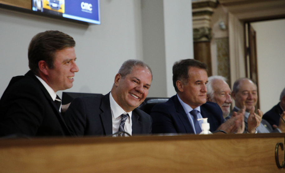 Empresário Carlos Beal, proprietário da rede de supermercado Festval, foi homenageado com o título de Cidadão Honorário de Curitiba em cerimônia na camara de vereadores