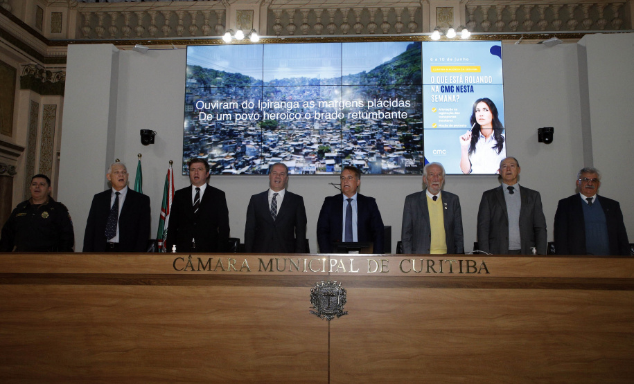 Empresário Carlos Beal, proprietário da rede de supermercado Festval, foi homenageado com o título de Cidadão Honorário de Curitiba em cerimônia na camara de vereadores