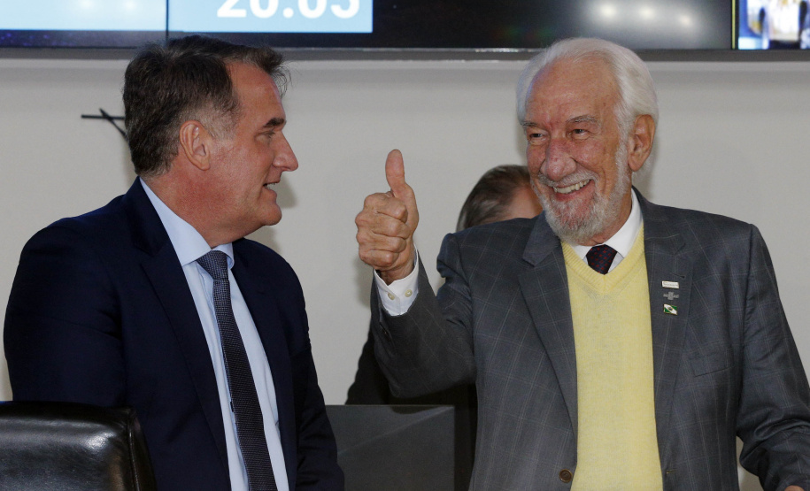 Empresário Carlos Beal, proprietário da rede de supermercado Festval, foi homenageado com o título de Cidadão Honorário de Curitiba em cerimônia na camara de vereadores