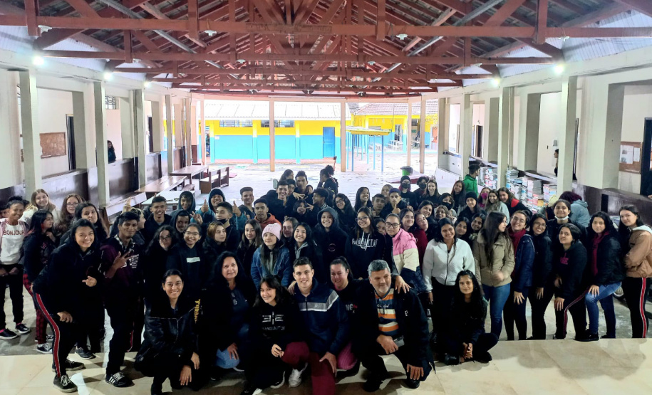 Começa o curso de inglês para alunos selecionados para intercâmbio do Ganhando o Mundo