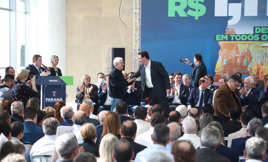 Governador Carlos Massa Ratinho Junior autoriza repasse de recursos para obras de infrestrutura urbana para municípios -