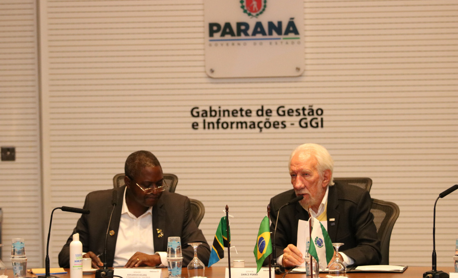 Vice-governador apresenta destaques da economia do Paraná ao embaixador da Tanzânia