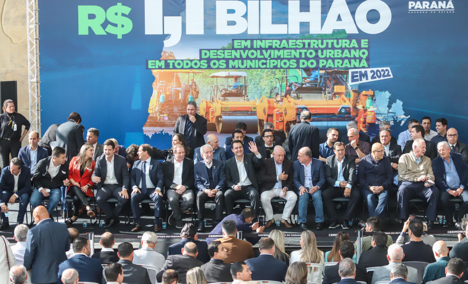 Governador Carlos Massa Ratinho Junior autoriza repasse de recursos para obras de infrestrutura urbana para municípios -