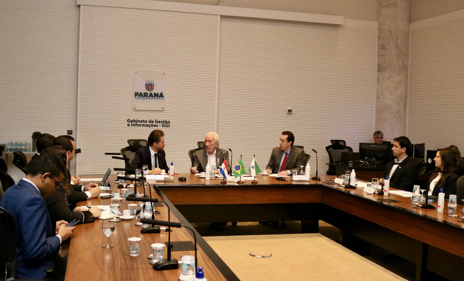 Vice-governador recebe ministro do Paraguai