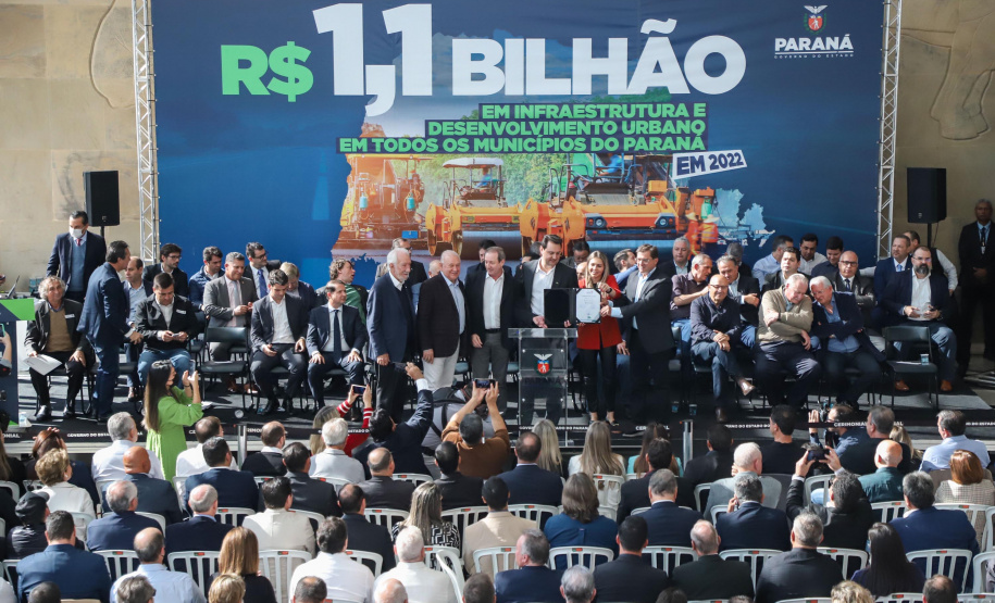 Governador Carlos Massa Ratinho Junior autoriza repasse de recursos para obras de infrestrutura urbana para municípios -