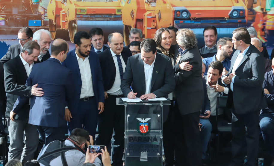 Governador Carlos Massa Ratinho Junior autoriza repasse de recursos para obras de infrestrutura urbana para municípios -