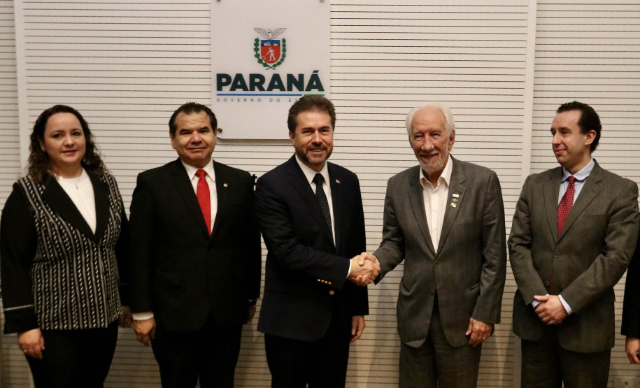 Vice-governador recebe ministro do Paraguai