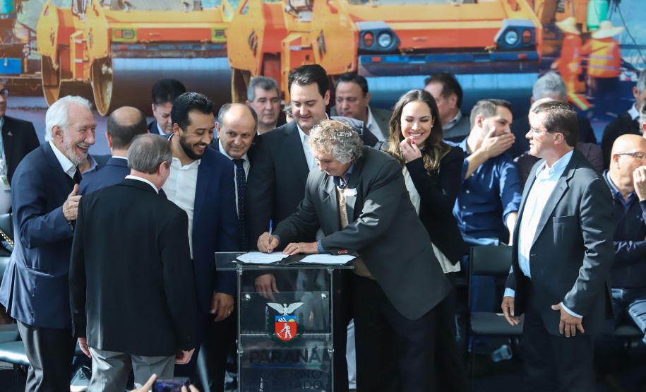 Governador Carlos Massa Ratinho Junior autoriza repasse de recursos para obras de infrestrutura urbana para municípios -