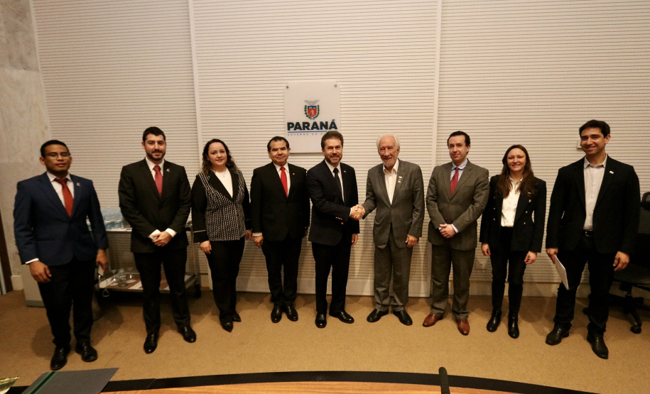Vice-governador recebe ministro do Paraguai