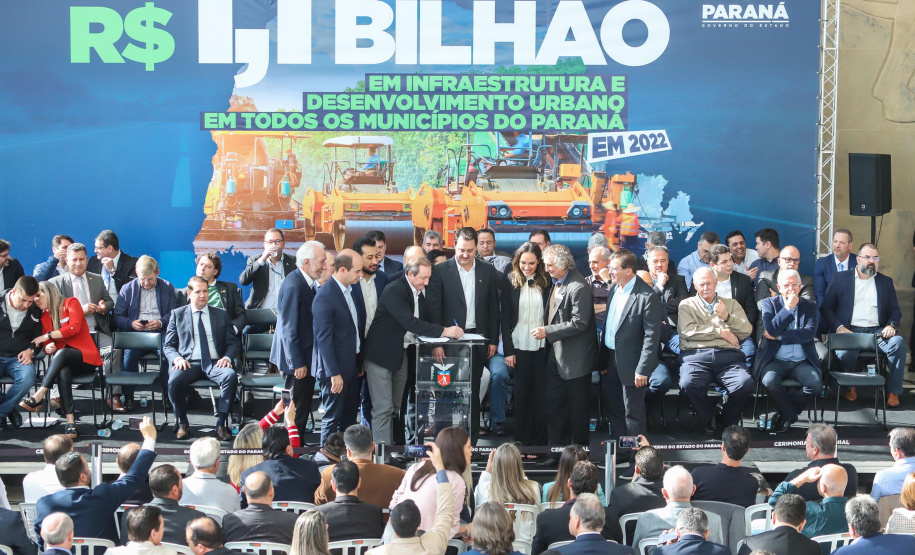 Governador Carlos Massa Ratinho Junior autoriza repasse de recursos para obras de infrestrutura urbana para municípios -