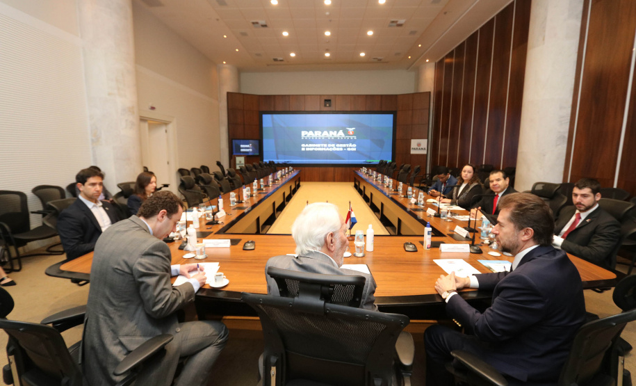 Vice-governador recebe ministro do Paraguai