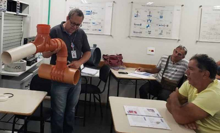 Sanepar realiza reunião comunitária e curso para encanadores em Ivaiporã
