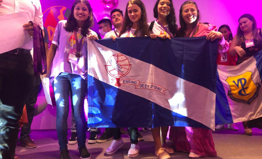 Preocupação ambiental de estudantes de Primeiro de Maio gera projeto premiado em feira nacional