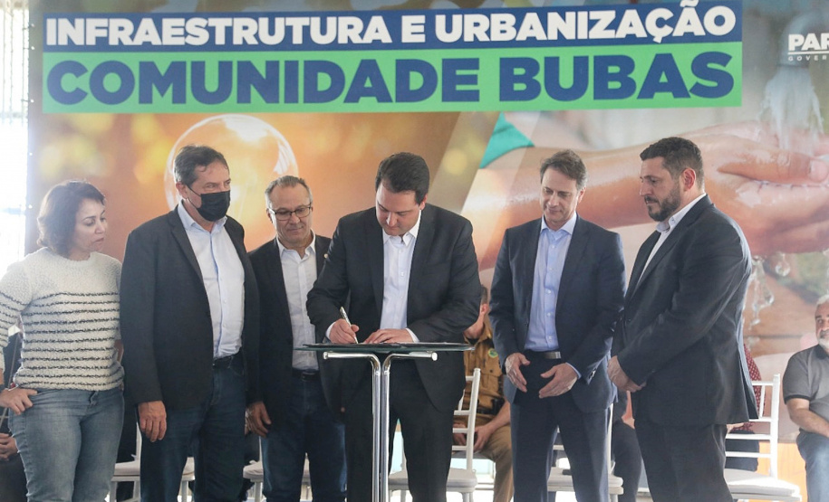 Governador autoriza obras de saneamento e energia na Ocupação Bubas, em Foz do Iguaçu