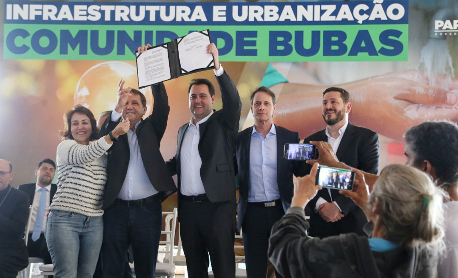 Governador autoriza obras de saneamento e energia na Ocupação Bubas, em Foz do Iguaçu