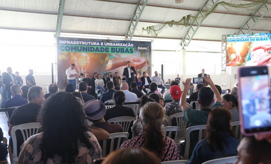 Governador autoriza obras de saneamento e energia na Ocupação Bubas, em Foz do Iguaçu