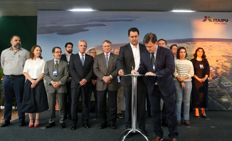 governador Carlos Massa Ratinho Junior anuncia nesta segunda-feira (27) a  construção de um museu internacional de arte em Foz do Iguaçu, a primeira  instituição cultural da América Latina a contar com a cooperação do Centro  Georges Pompidou, da França