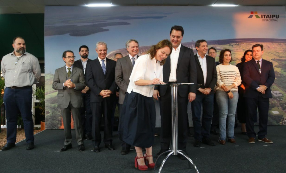 governador Carlos Massa Ratinho Junior anuncia nesta segunda-feira (27) a  construção de um museu internacional de arte em Foz do Iguaçu, a primeira  instituição cultural da América Latina a contar com a cooperação do Centro  Georges Pompidou, da França