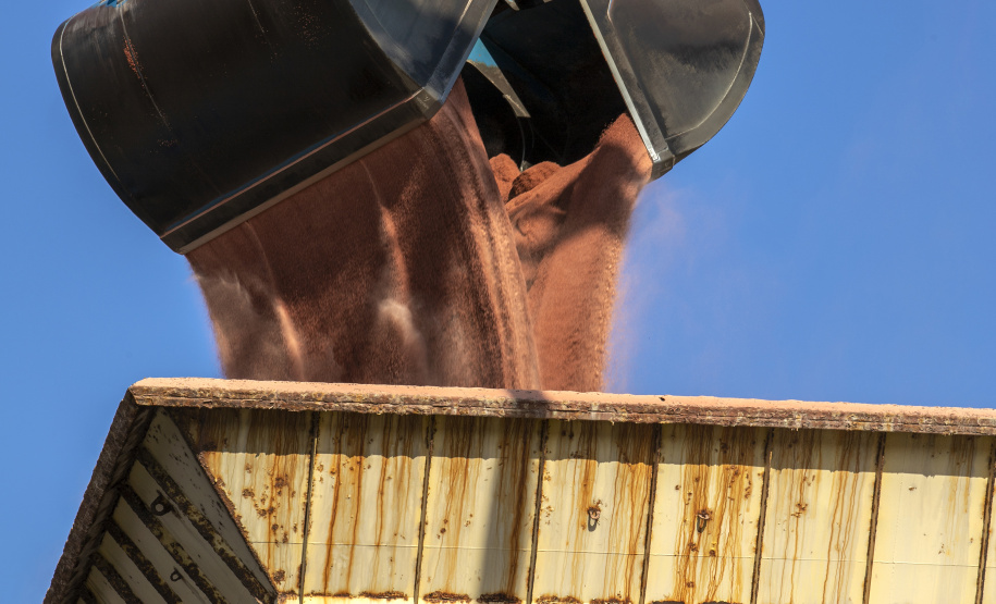 Portos do Paraná têm alta de 14% na descarga de fertilizantes -