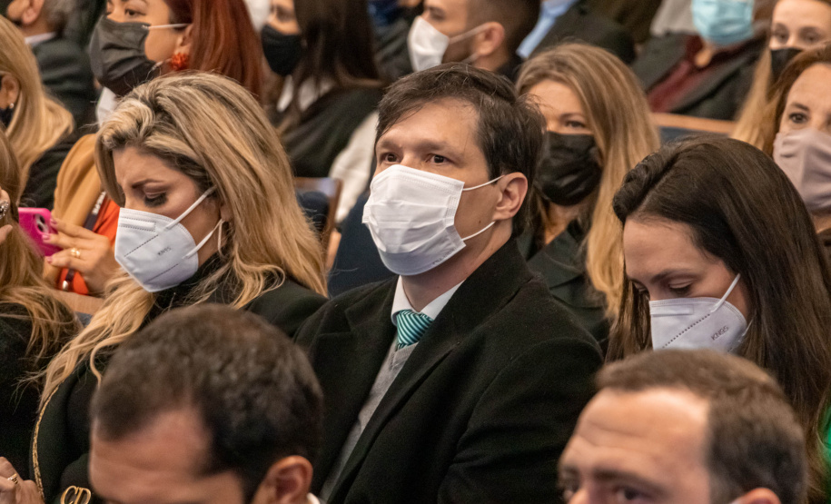 A Secretaria de Estado da Educação e do Esporte (Seed-PR) assinou nesta quinta-feira (2) um acordo de cooperação técnica e científica com o Tribunal de Contas do Estado Paraná (TCE-PR) para capacitar estudantes e professores dos colégios estaduais no controle social sobre a administração pública, formando cidadãos mais conscientes.