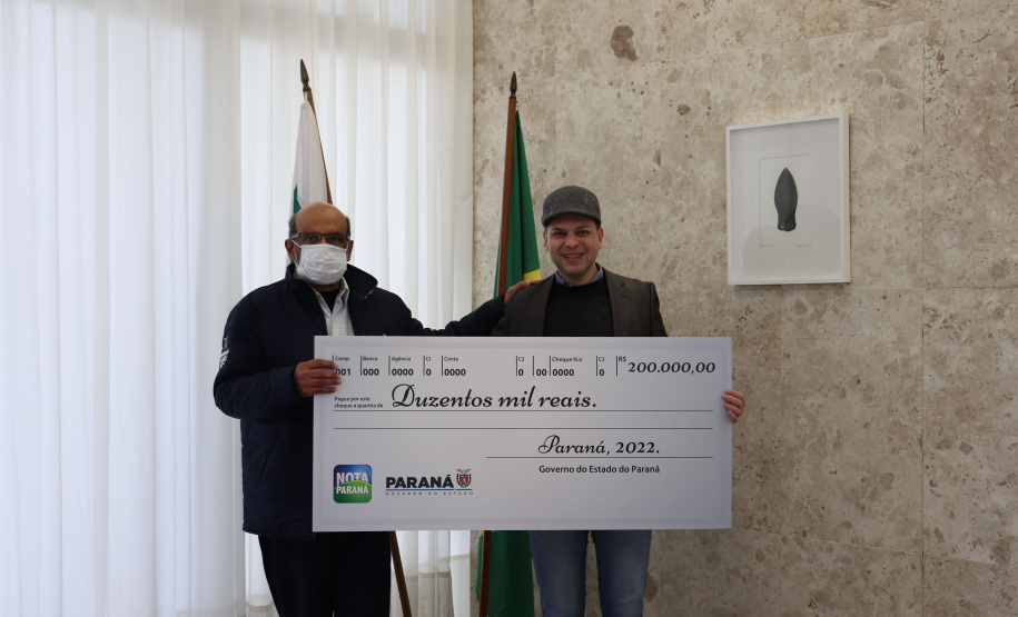 Ganhadores do sorteio de junho do Nota Paraná com R$1 milhão e R$200 mil recebem prêmios