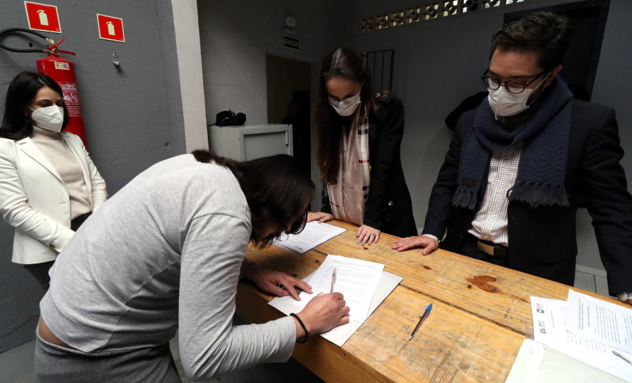 Defensoria Pública e Sesp fazem parceria para retificar nome e gênero de mulheres travestis da Cadeia de Rio Branco do Sul