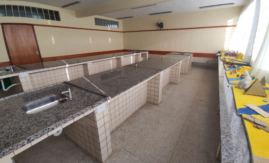 Governador entrega colégio e anuncia pavimentação da Estrada de Alagados, em Ponta Grossa