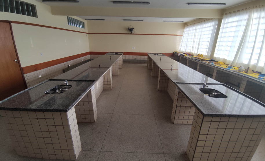 Governador entrega colégio e anuncia pavimentação da Estrada de Alagados, em Ponta Grossa