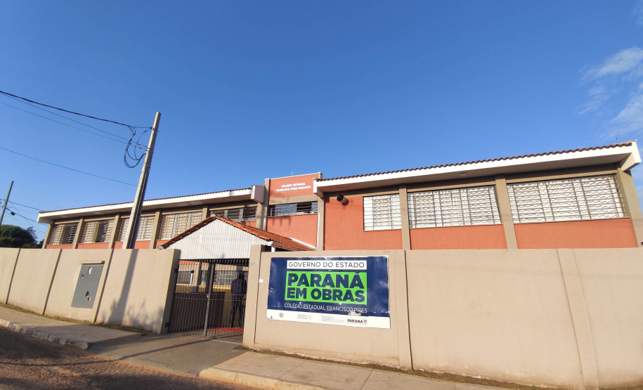 Governador entrega colégio e anuncia pavimentação da Estrada de Alagados, em Ponta Grossa