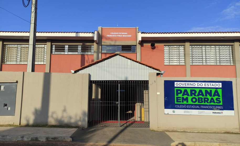 Governador entrega colégio e anuncia pavimentação da Estrada de Alagados, em Ponta Grossa